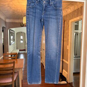 Preowned Women's Curvy Cut 528 Denim Jeans. Size 11 R.
